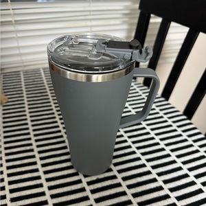 Brumate 22 oz Gray tumbler